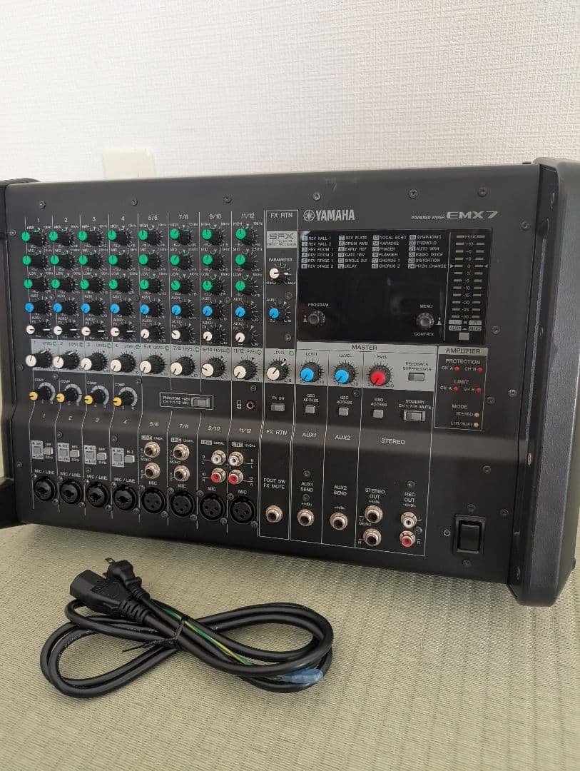 Analog Mixers Yamaha Emx7
