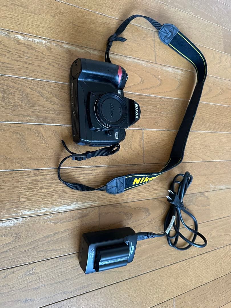 Nikon Slr Camera (Film) Nikond70