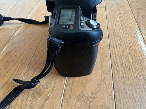 Nikon Slr Camera (Film) Nikond70