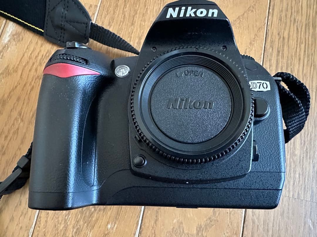 Nikon Slr Camera (Film) Nikond70