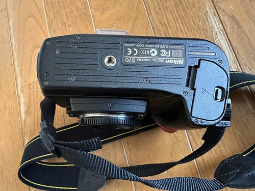 Nikon Slr Camera (Film) Nikond70