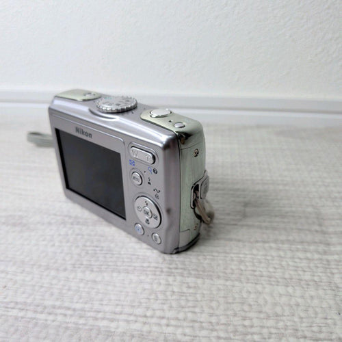Nikon Compact Digital Cameras Coolpix P4 Vr