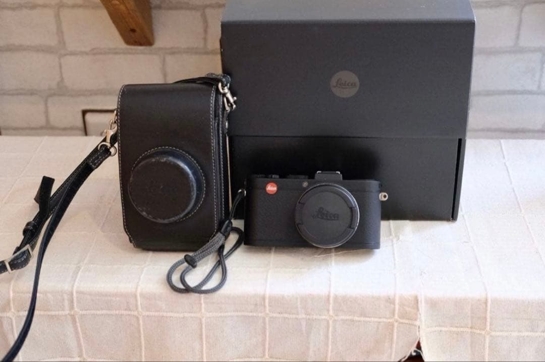 Leica Compact Digital Cameras X2