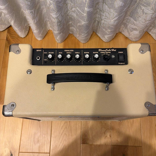 Roland Guitar Amplifiers Blues Cube Hot
