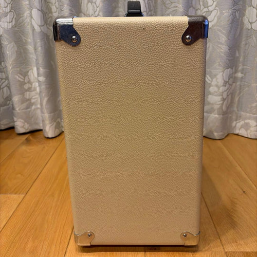 Roland Guitar Amplifiers Blues Cube Hot
