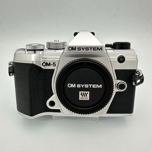 Om System Mirrorless Interchangeable Lips Om-5 14-150Mm Ii