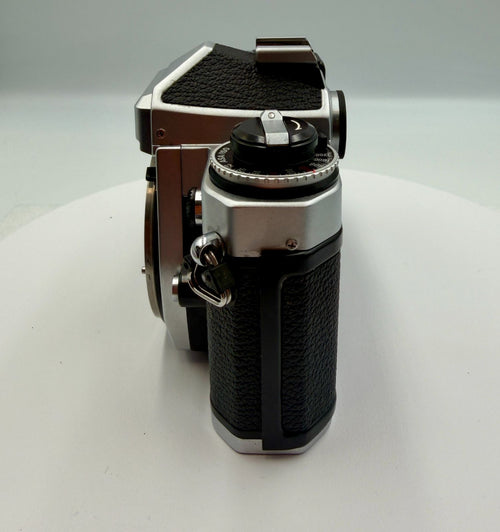 Slr Camera (Film) Nikon Fe2 K0030