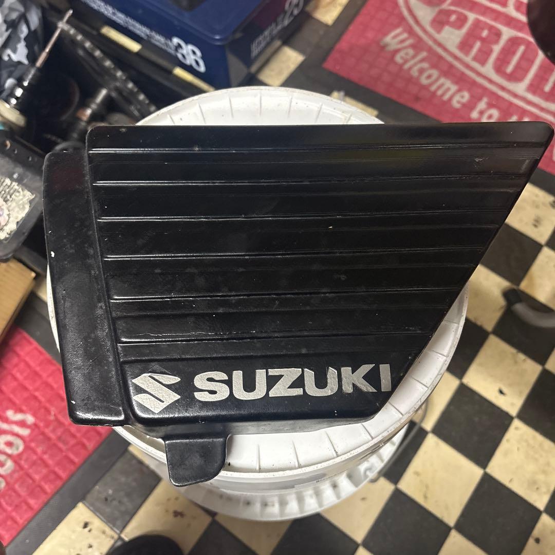 Suzuki Side Cover Gsx400E Gsx250E