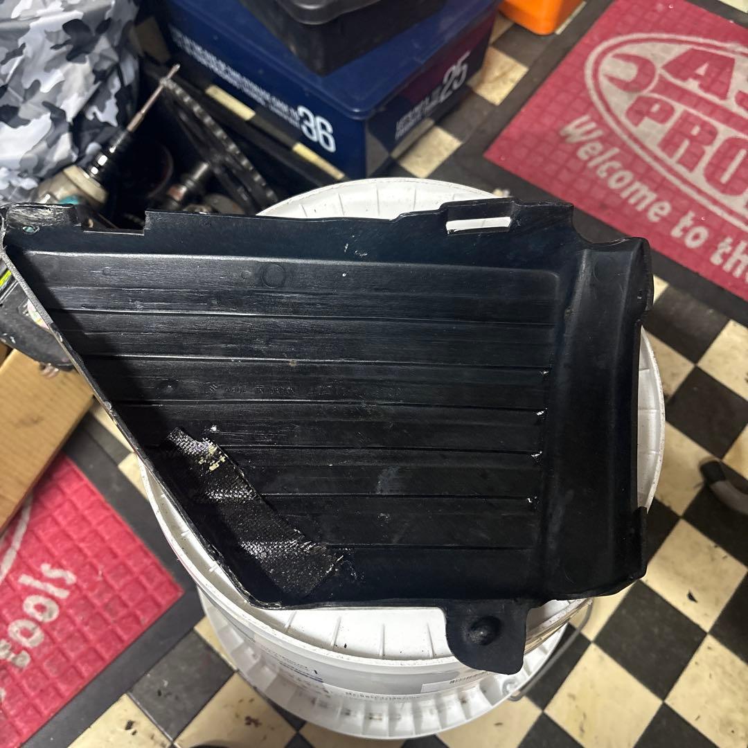 Suzuki Side Cover Gsx400E Gsx250E