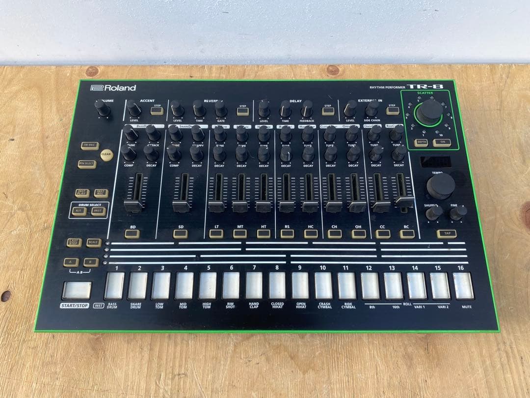 Roland Rhythm Machine Tr-8 Performer