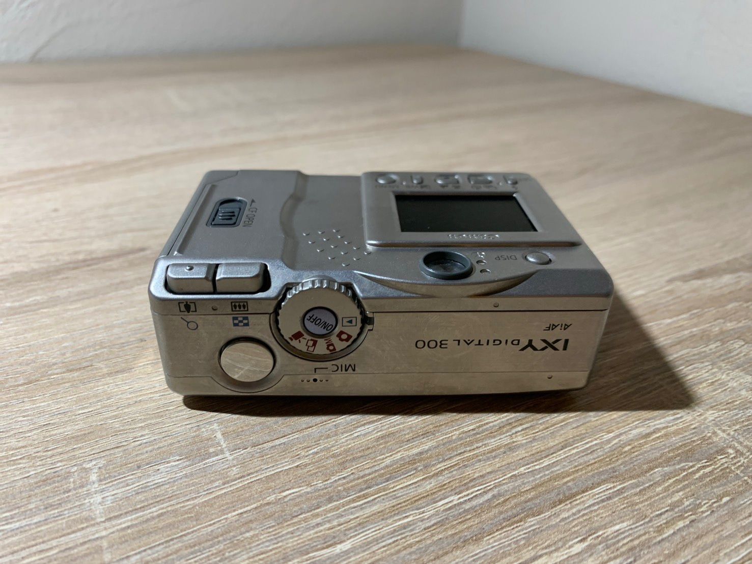 Compact Digital Camera 1062 Canon Ixy 300
