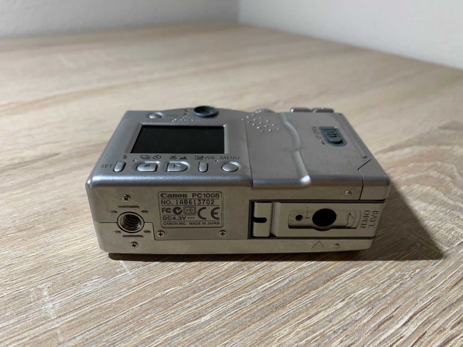 Compact Digital Camera 1062 Canon Ixy 300