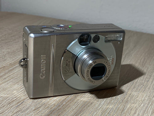 Compact Digital Camera 1062 Canon Ixy 300