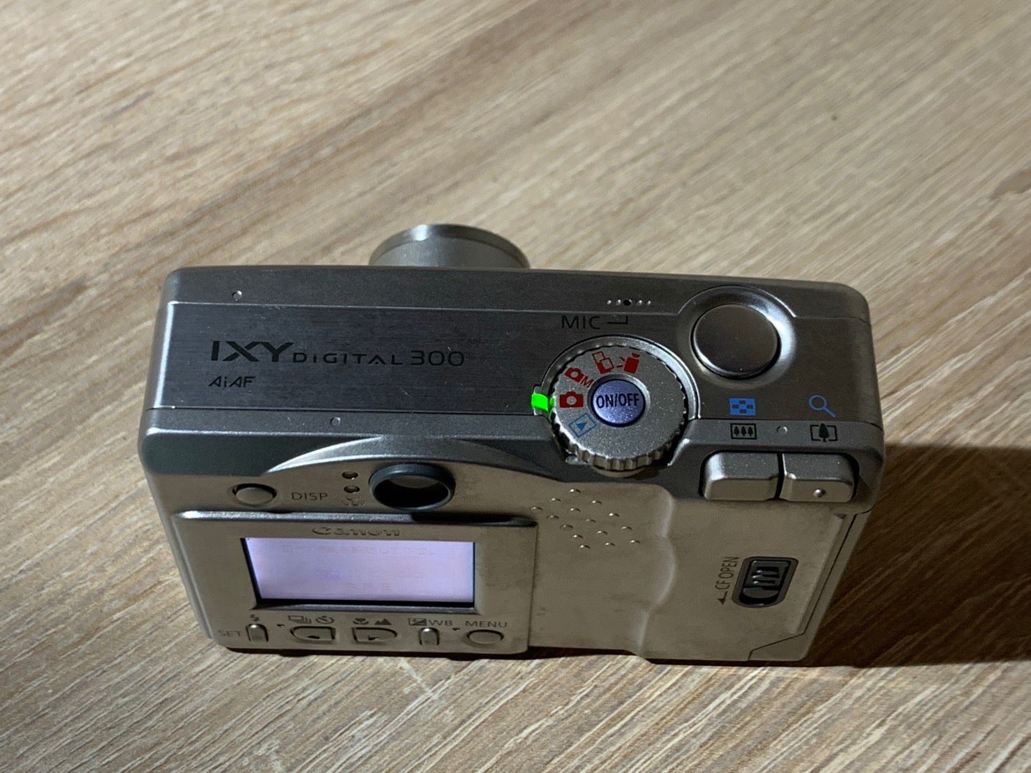 Compact Digital Camera 1062 Canon Ixy 300