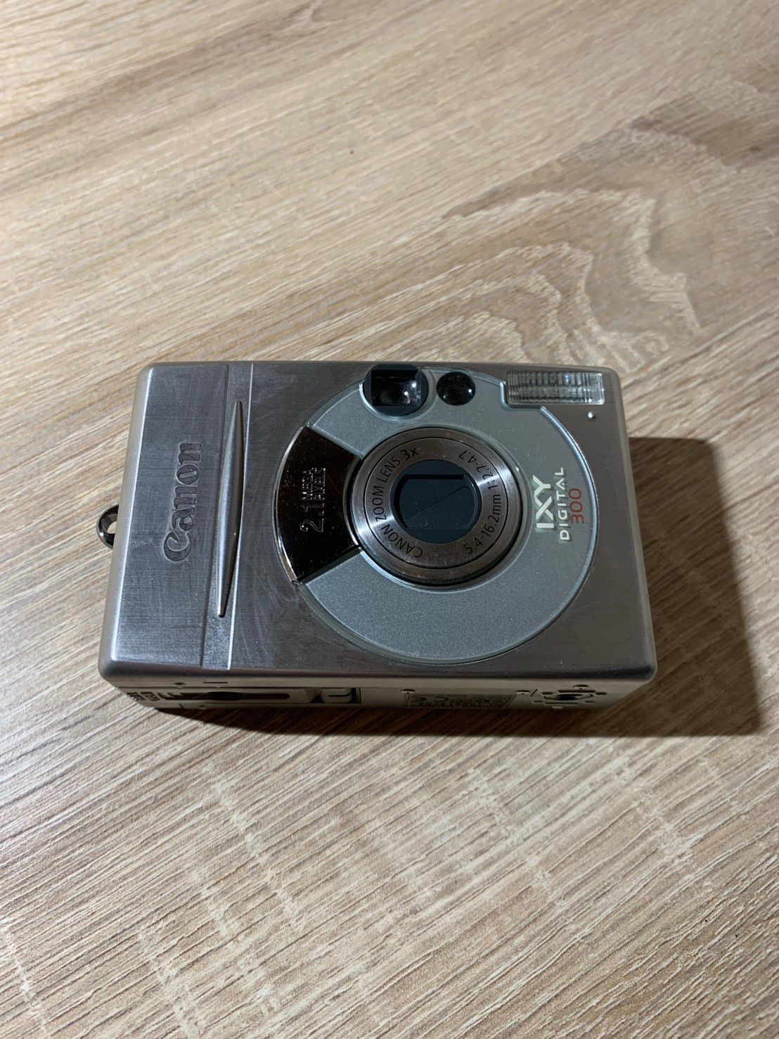 Compact Digital Camera 1062 Canon Ixy 300