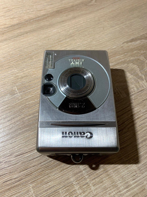 Compact Digital Camera 1062 Canon Ixy 300