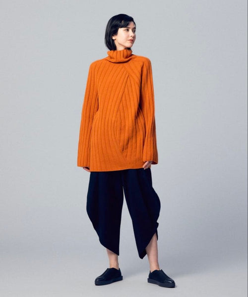 Issey Miyake Long-Sleeve 132 5. Yarn Ball 3