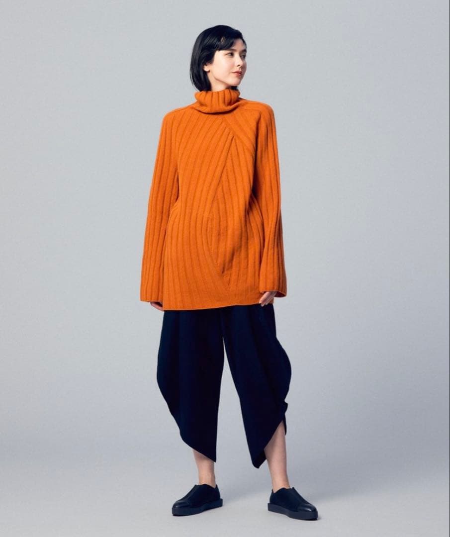 Issey Miyake Long-Sleeve 132 5. Yarn Ball 3