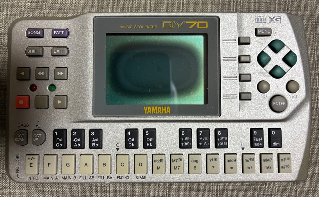 Hardware Instruments Yamaha Qy70
