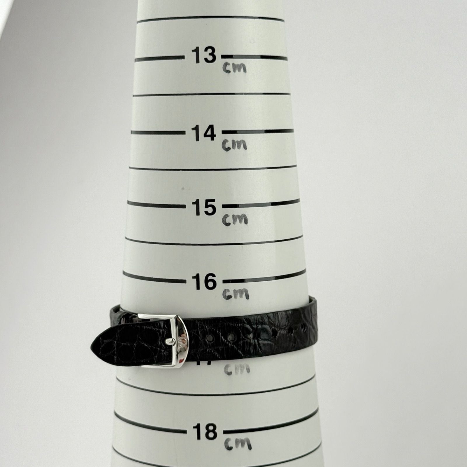 Omega Watch (Quartz) 633