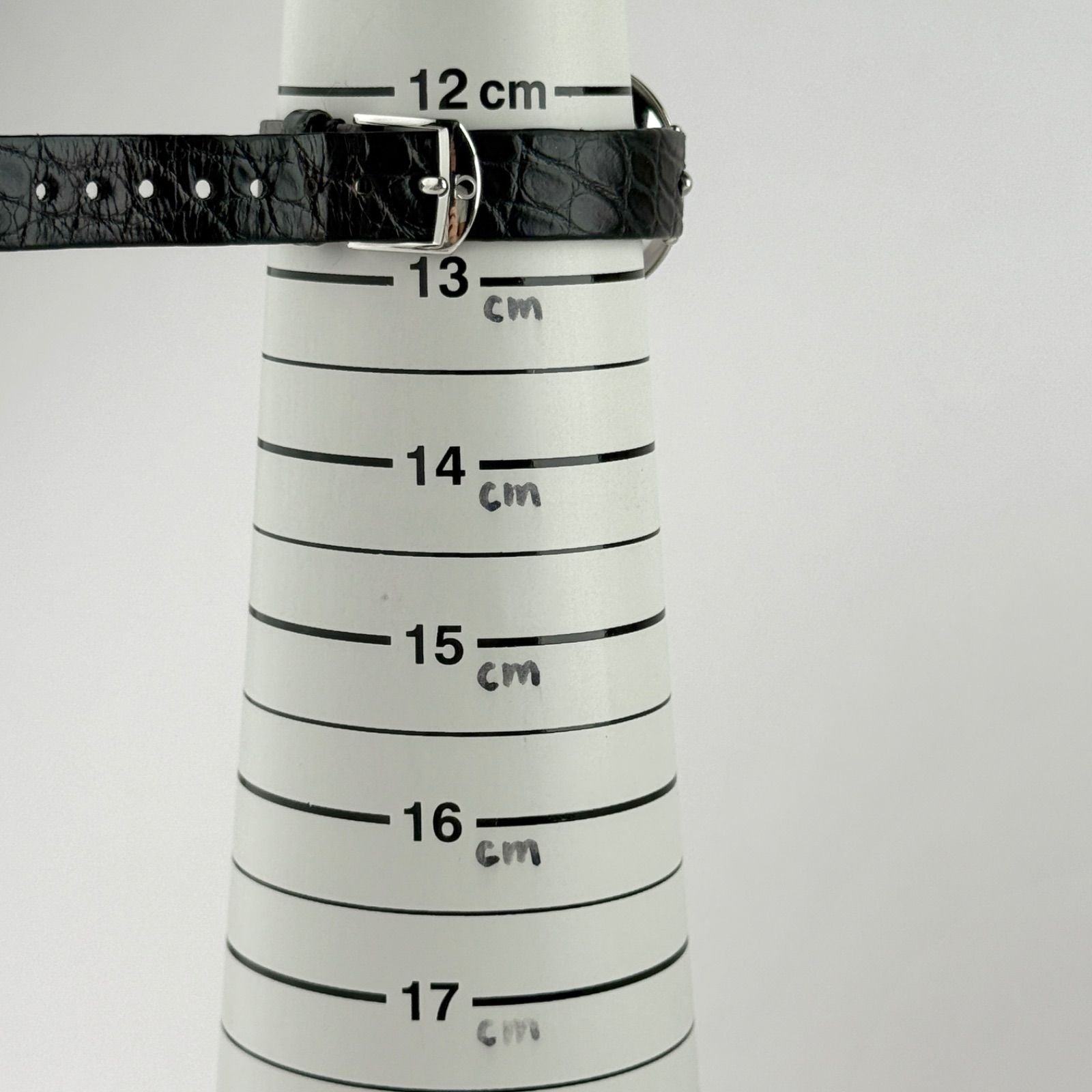 Omega Watch (Quartz) 633