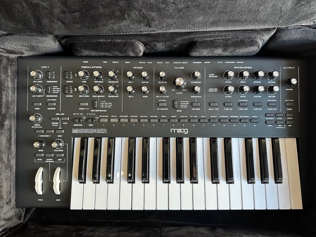 Analog Synthesizer Moog Messenger