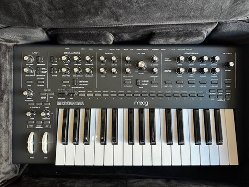 Analog Synthesizer Moog Messenger