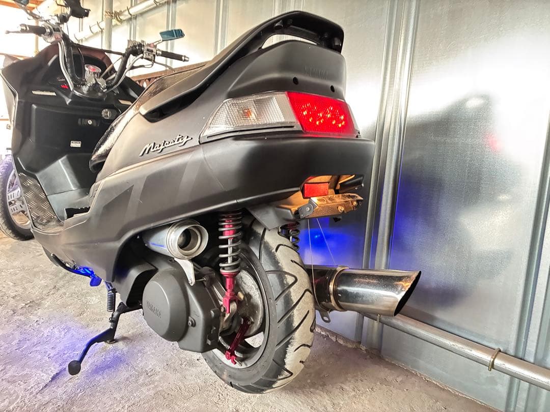Yamaha Motorcycle Body 250 R8 6