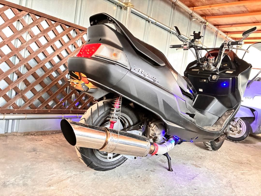 Yamaha Motorcycle Body 250 R8 6