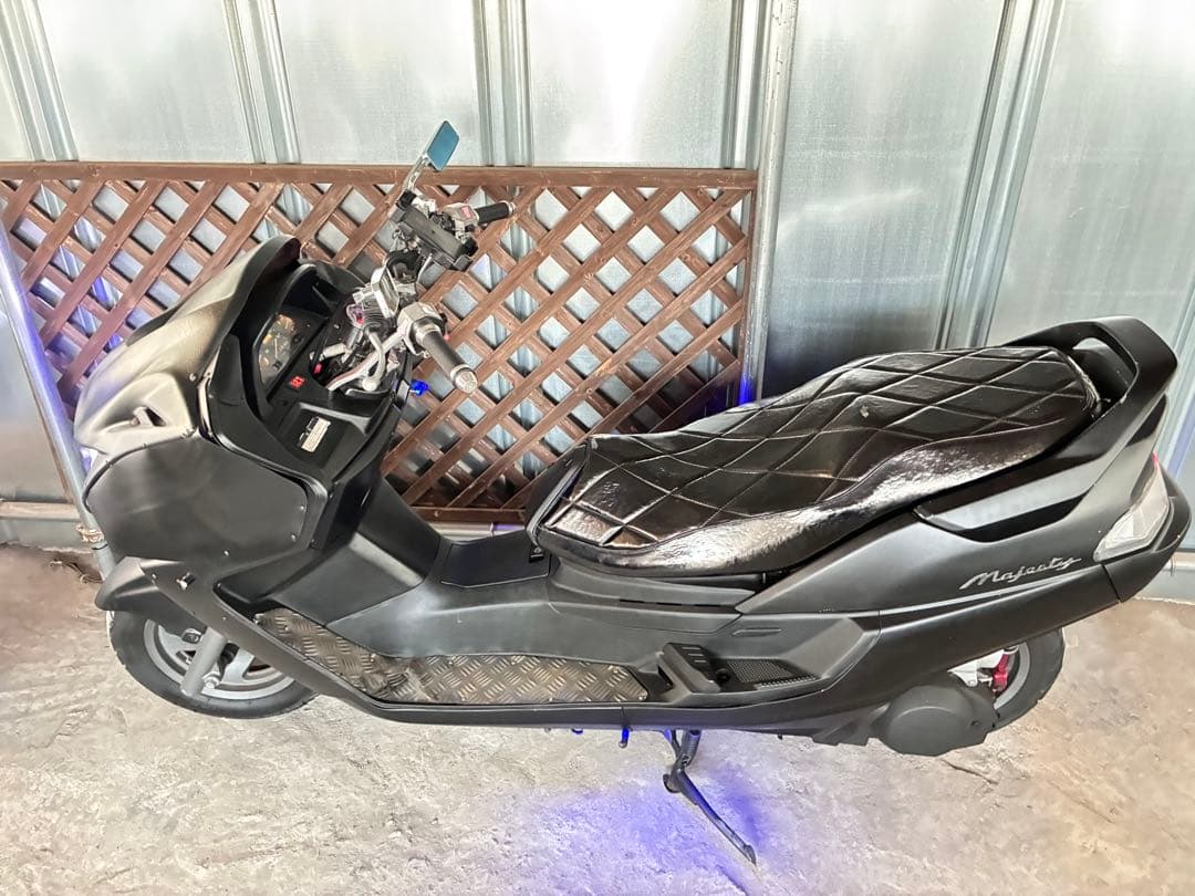 Yamaha Motorcycle Body 250 R8 6