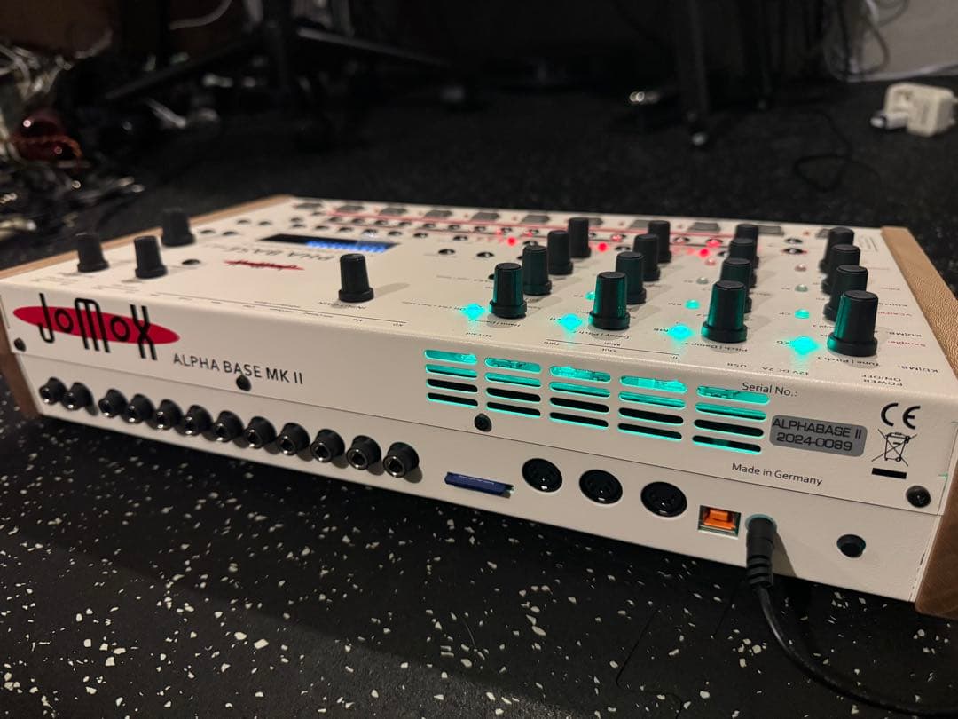 Analog Synthesizers Jomox Alpha Base Mk Ii