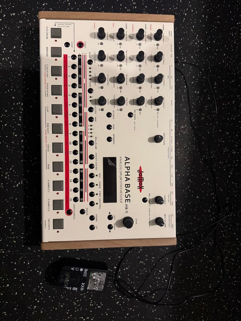 Analog Synthesizers Jomox Alpha Base Mk Ii