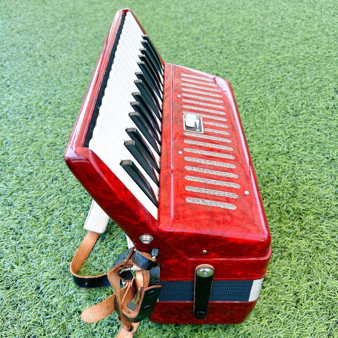 Yamaha Accordions S-32B