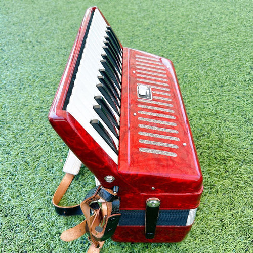 Yamaha Accordions S-32B