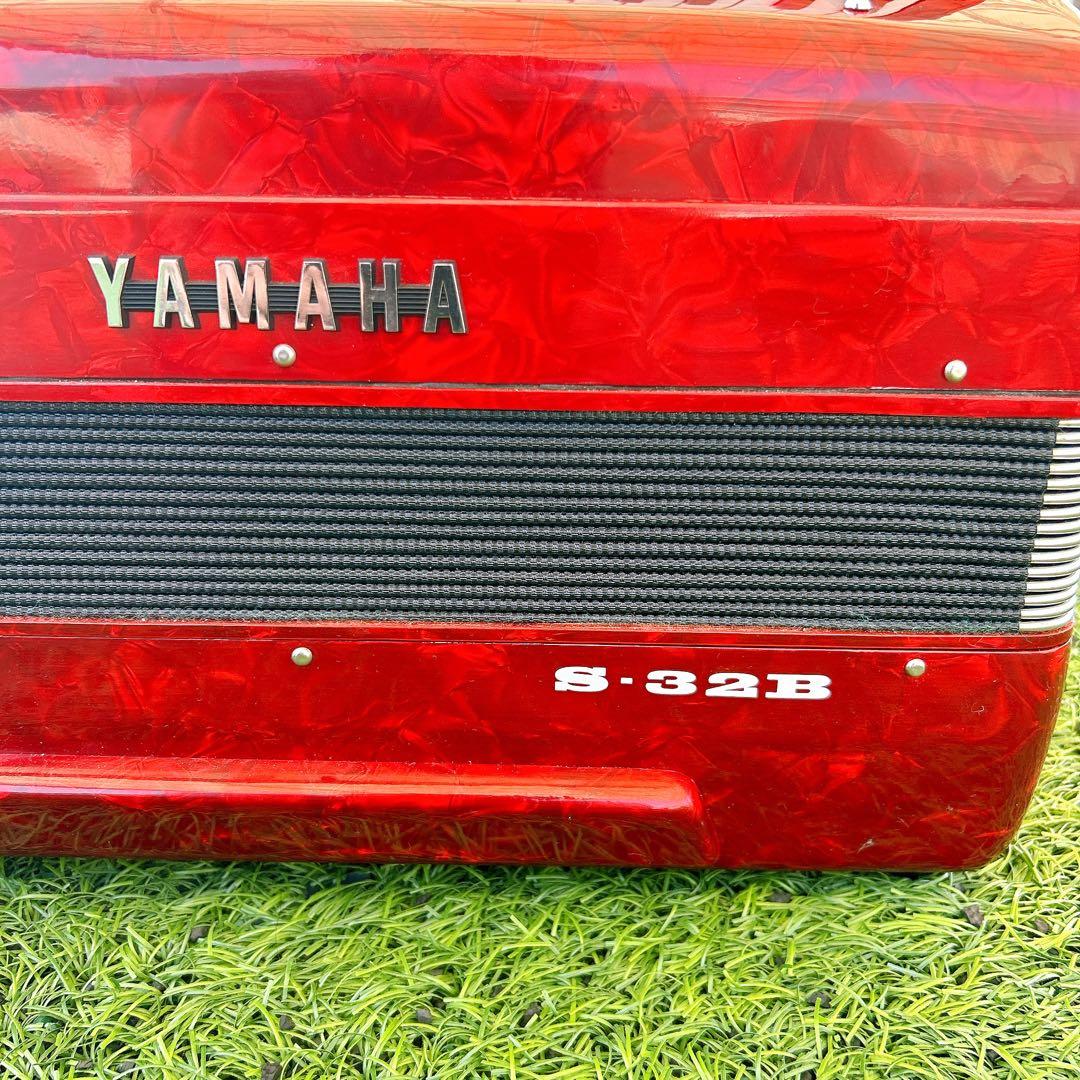 Yamaha Accordions S-32B