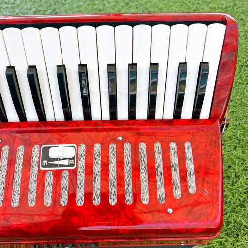 Yamaha Accordions S-32B