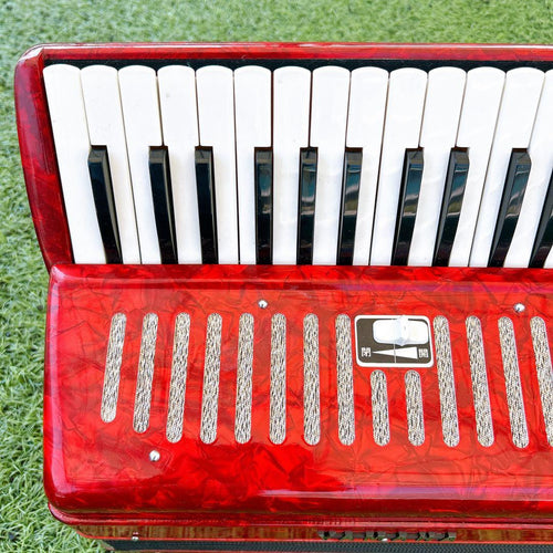 Yamaha Accordions S-32B
