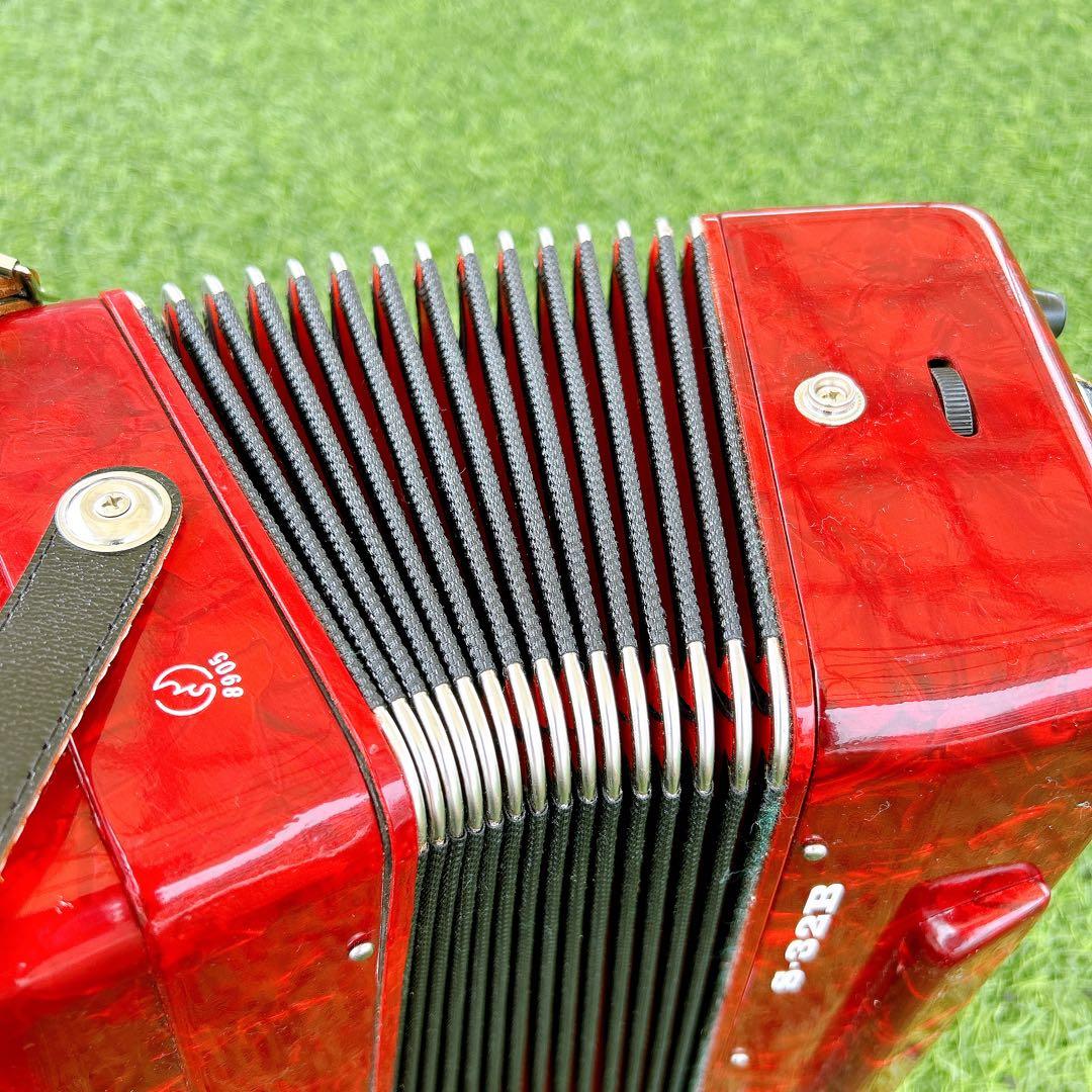 Yamaha Accordions S-32B
