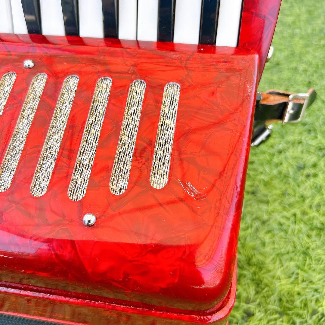 Yamaha Accordions S-32B