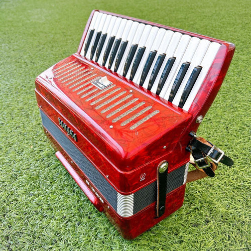 Yamaha Accordions S-32B