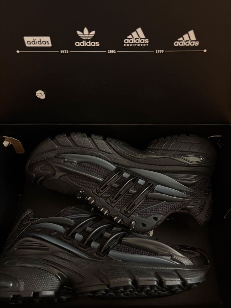 Adidas Sneakers Pharrell Williams Jellyfish