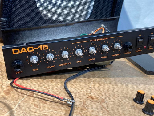 Guitar Amplifiers Roland Dac-15