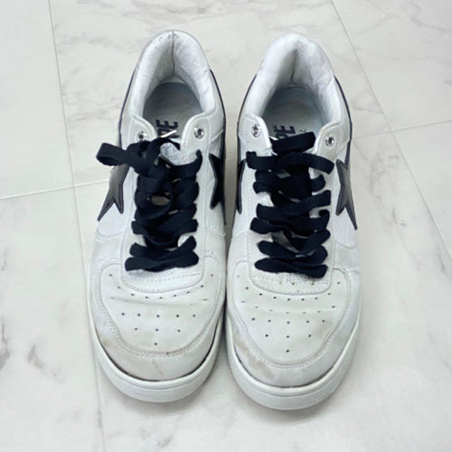 Een badende aap-sneakers