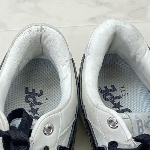 Een badende aap-sneakers