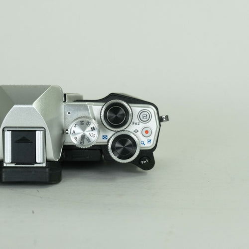 Olympus Mirrorless Interchangeable Lips 5,400 Om-D E-M10 Mark Ii