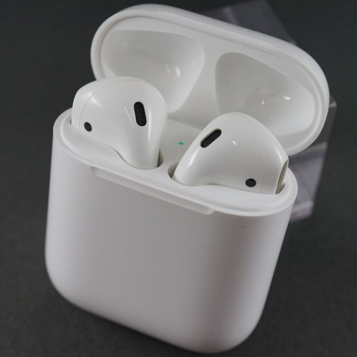 Airpods Apple With Charging Case Used Bluetooth Mv7N2J/A V9119