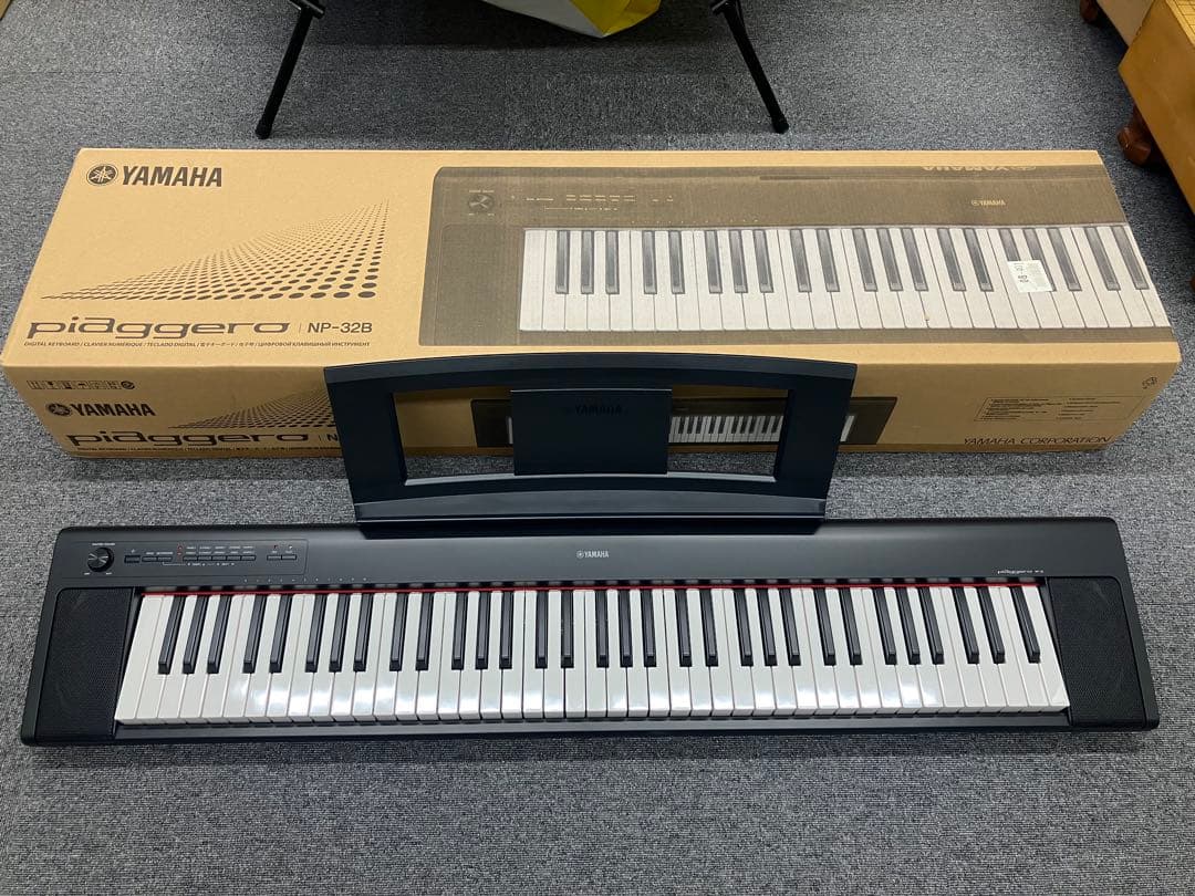 Yamaha Keyboards Digital Pianos Piaggero Np-32B 76