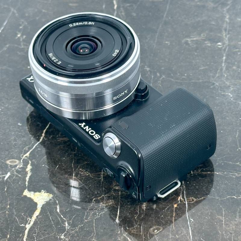 Sony Compact Digital Camera Nex-5 Aps-C 1420