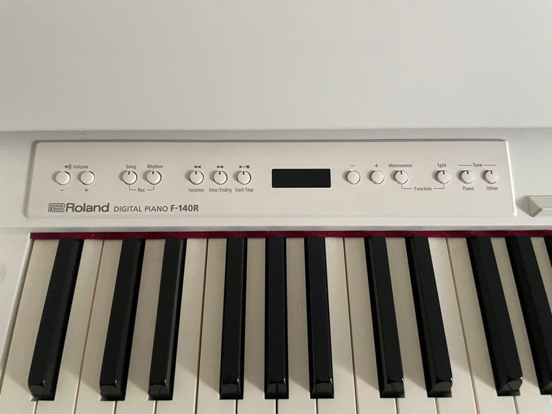 Roland Keyboards Digital Pianos F-140R 2016