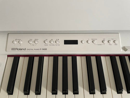 Roland Keyboards Digital Pianos F-140R 2016
